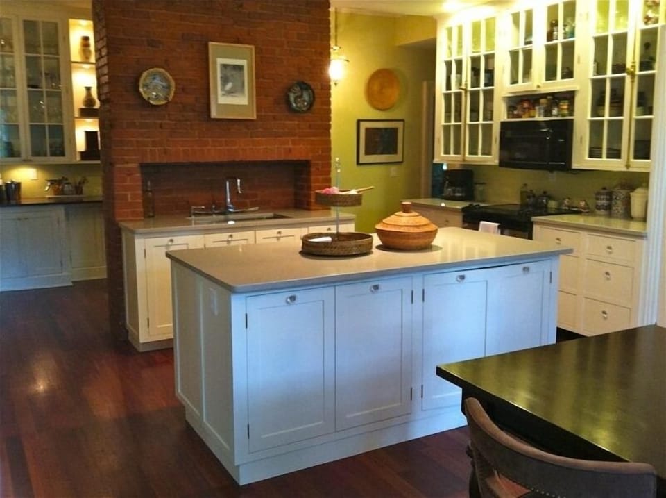 Kitchen, fully updated and equipped for cooking & entertaining.