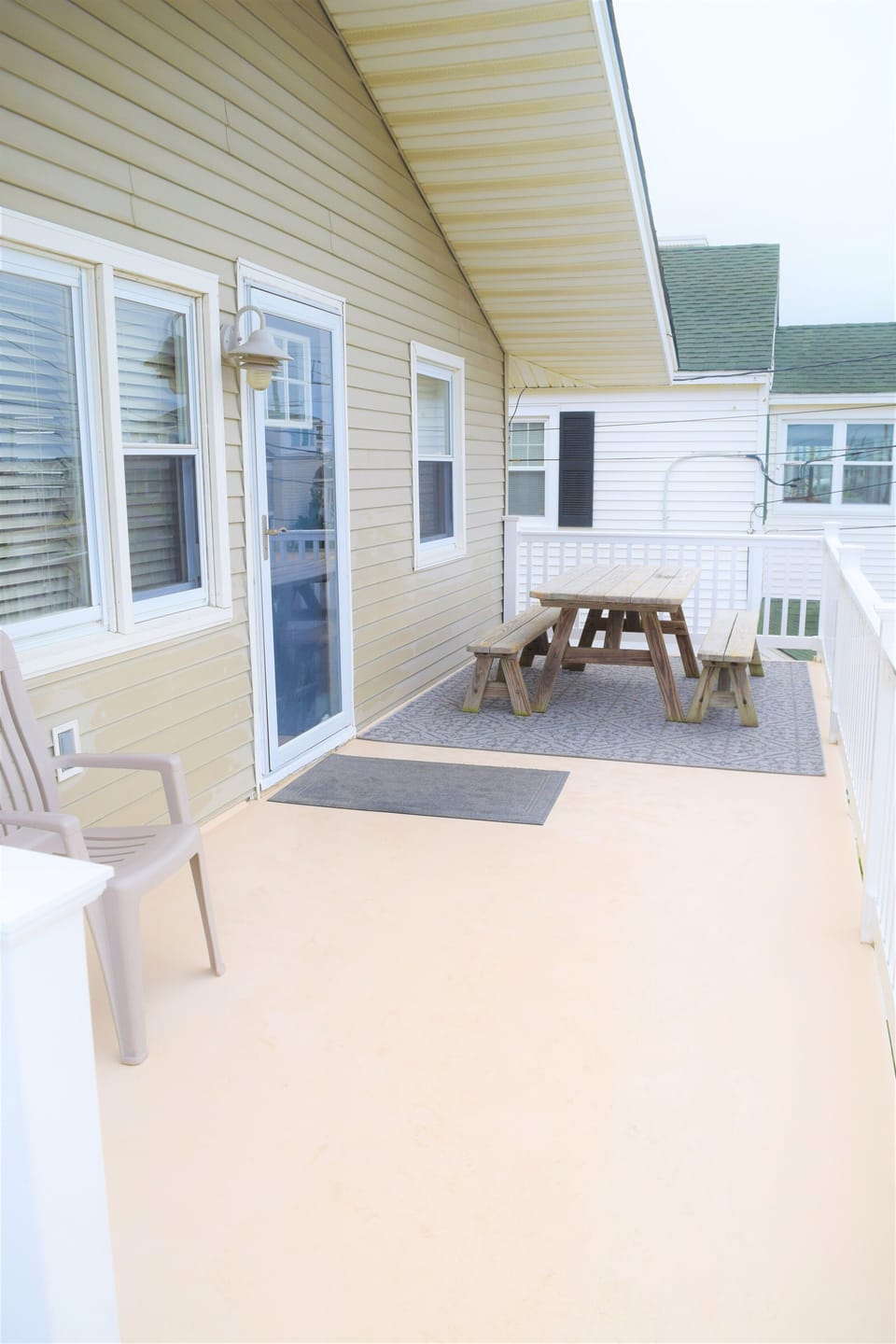2nd Floor Deck with picnic table 