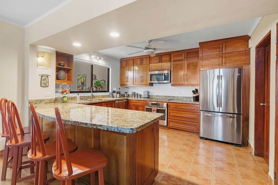 The new kitchen is fully equipped, bright, airy and functional. 