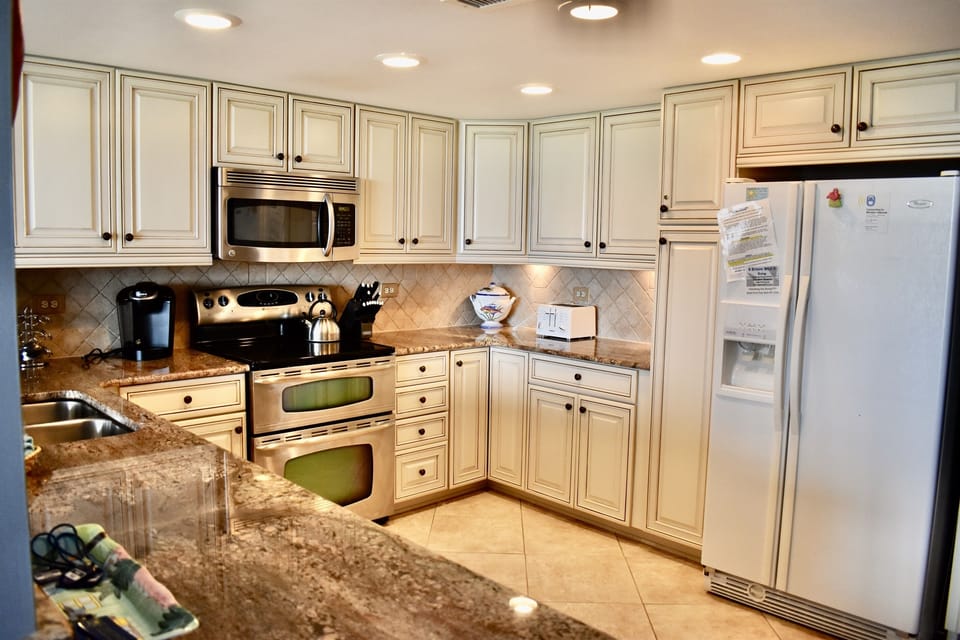 Gorgeous Kitchen w/Updated Appliances