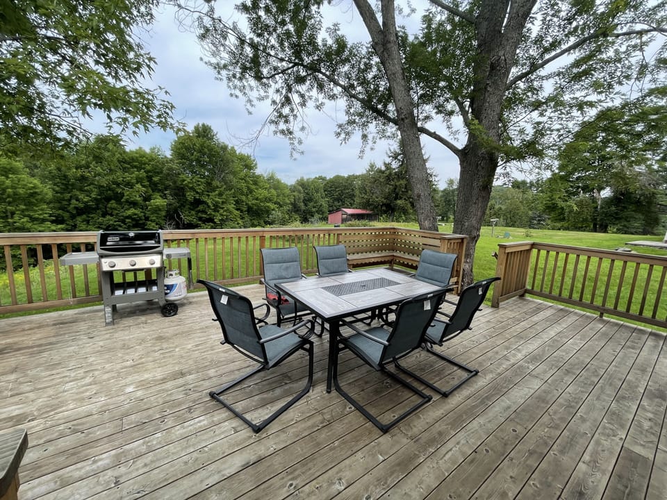 Large back deck for outdoor fun
