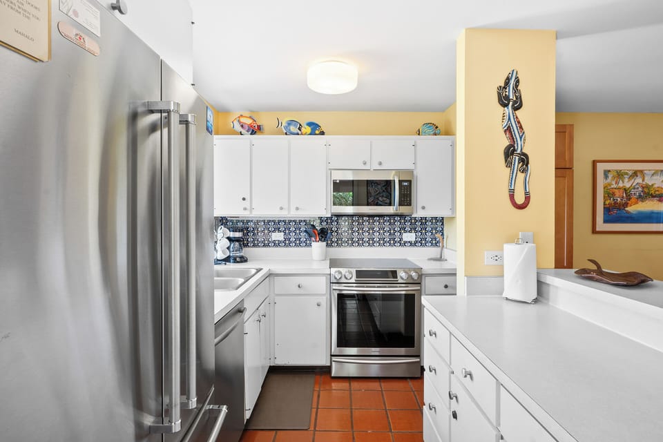 Stainless steel appliances, fridge, dishwasher, oven and microwave.