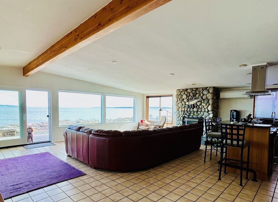 Alternate view of great room with kitchen looking towards ocean.