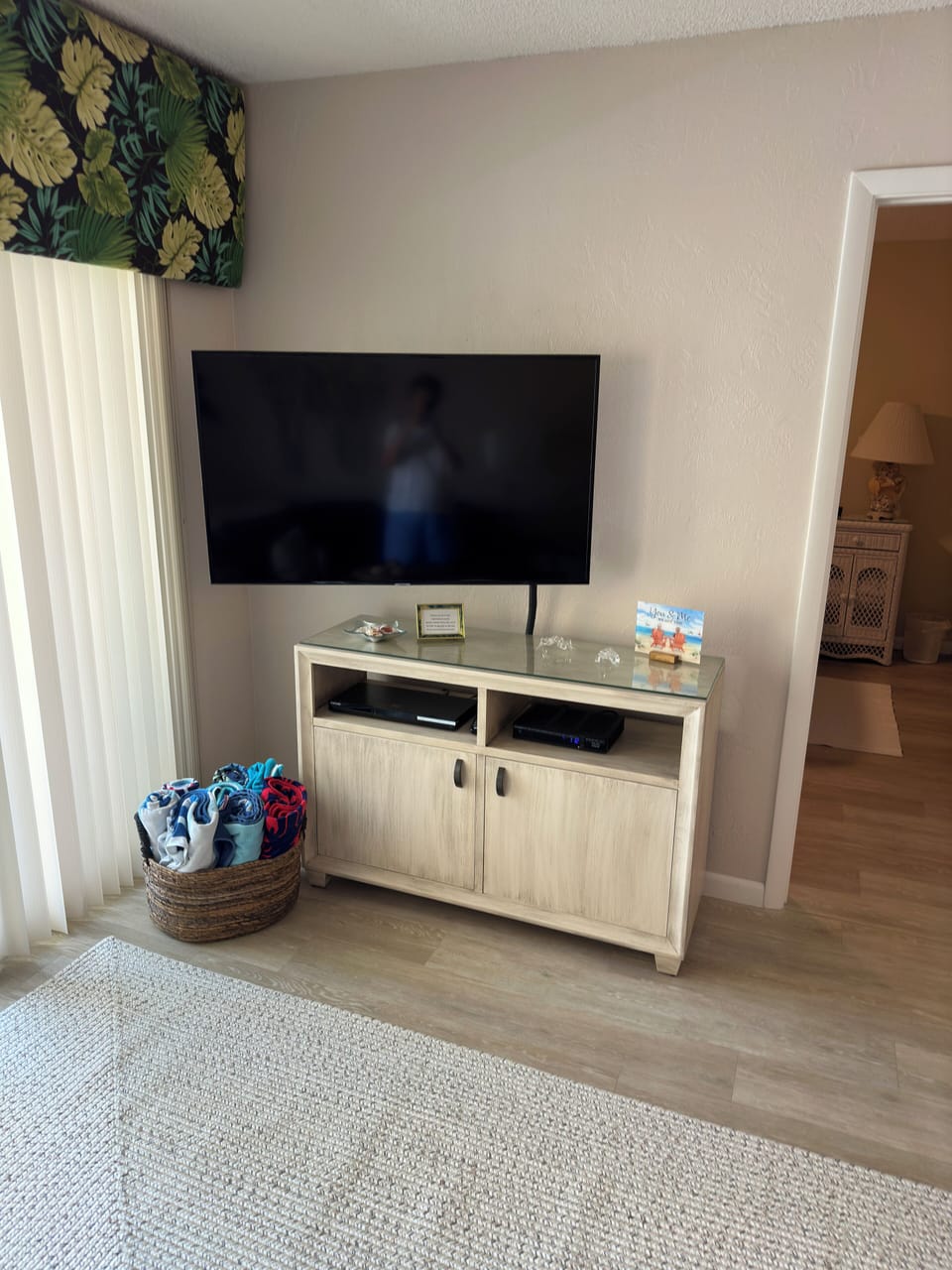 Entertainment center