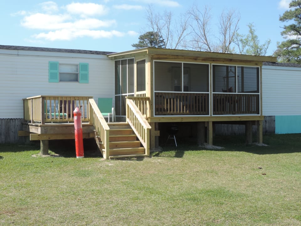 Brand new sun deck and screened in porch......