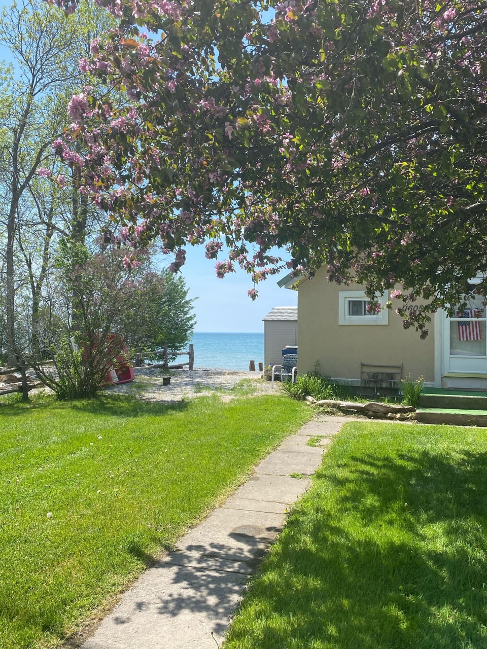 Shallow access and swimming, suitable for kayaks and paddle boards.  