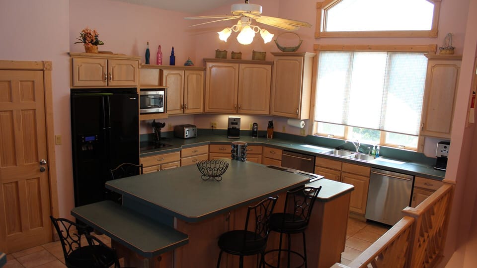 Kitchen on top floor with oven, 2 ceramic cooktops,  2 dishwashers,center islan