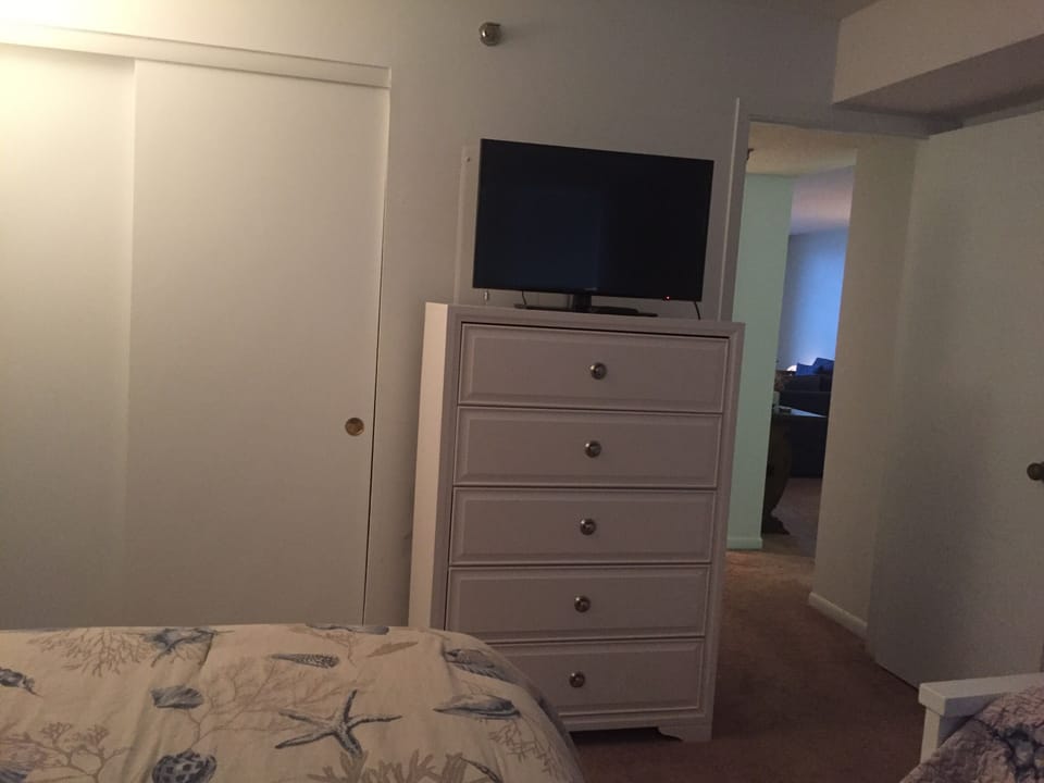 Twin bedroom