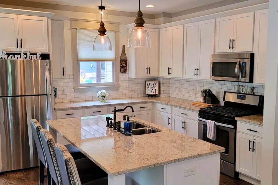[Kitchen] Beautiful Open-Concept Kitchen with Stainless Steel Appliances.