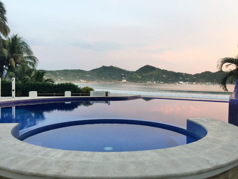 Infinity view pool
