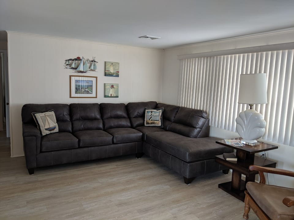 2nd floor living room