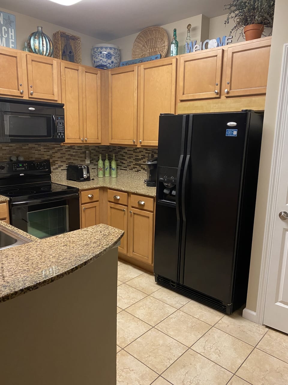 KITCHEN WITH GRANITE TOPS 