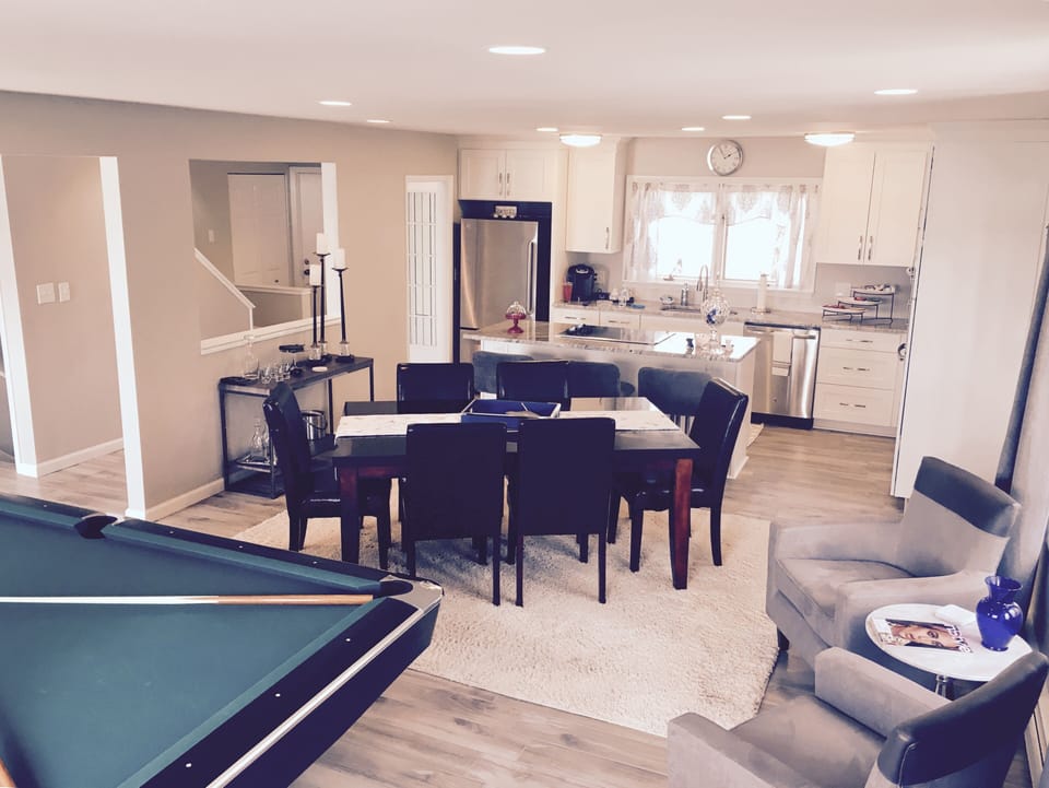 Dining area with seating for 6, 3 at Island and full kitchen