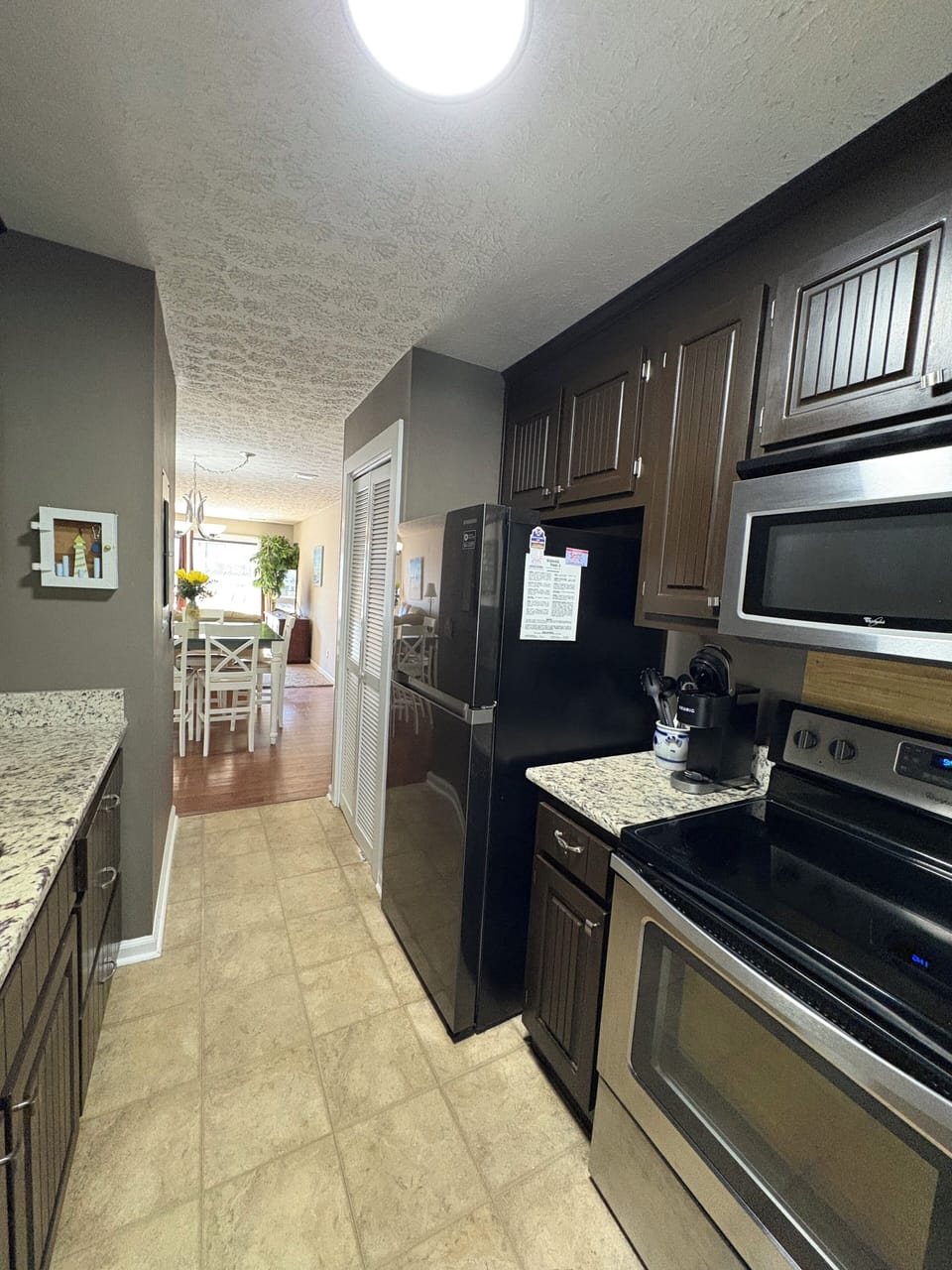 Kitchen - Microwave - Oven/Stove - Refrigerator - Washer / Dryer