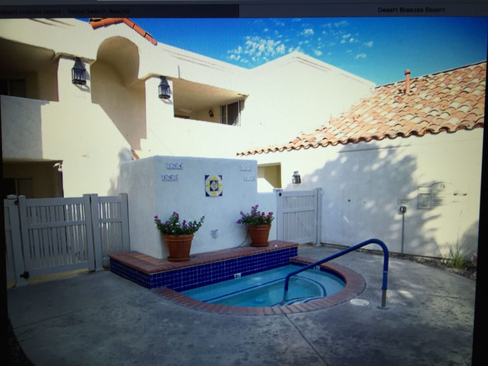 JACUZZI - IN FRONT OF UNIT