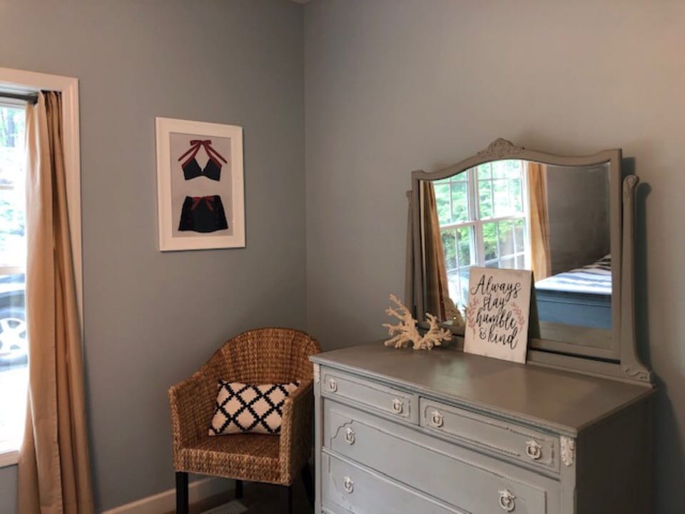 Upstairs Twin bedroom 