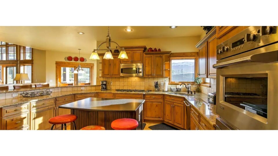 Top of the Line Finishes in the Fully Equipped Kitchen