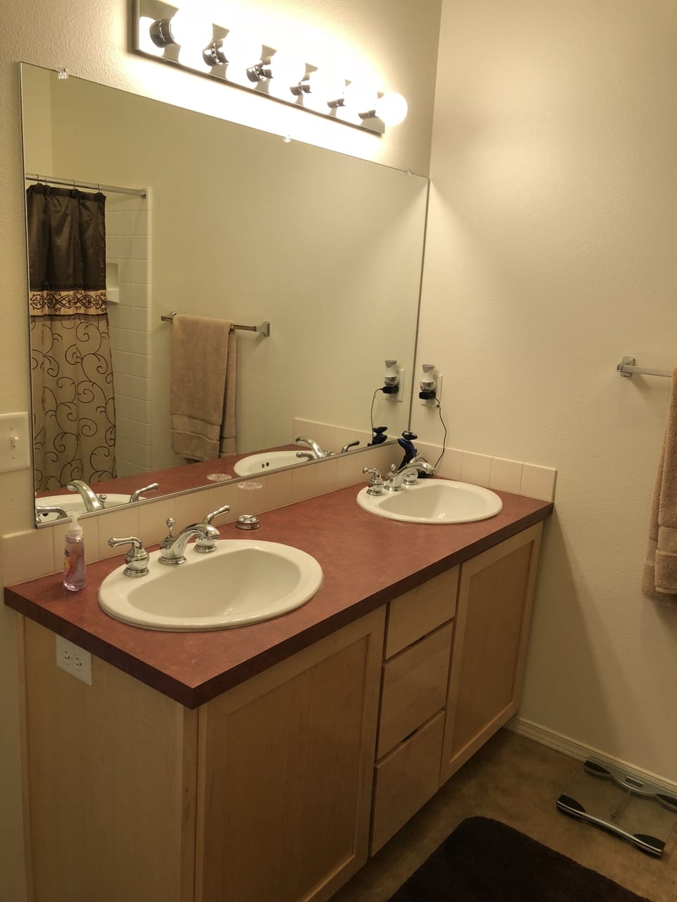 Main Master Bathroom, double vanity
