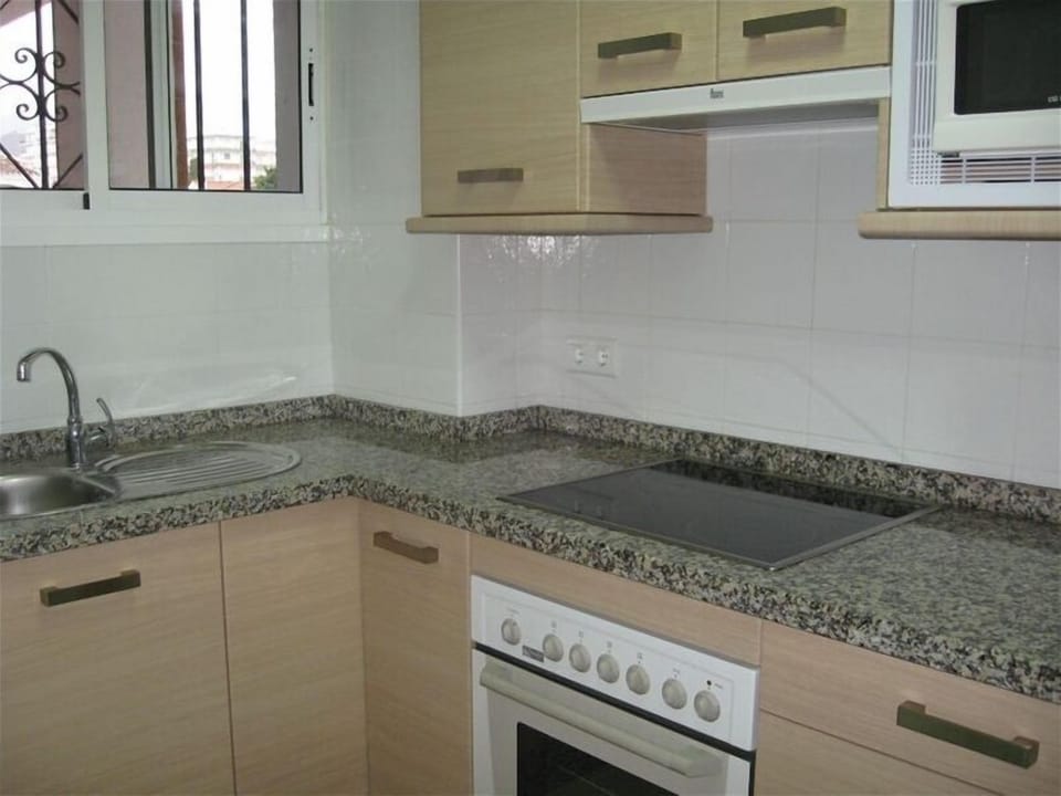 Ceramic flat stovetop with granite counters