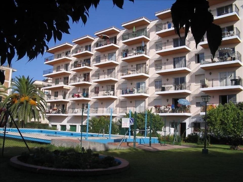 Edificio Acapulco with gated fenced yard and  fantastic pool.