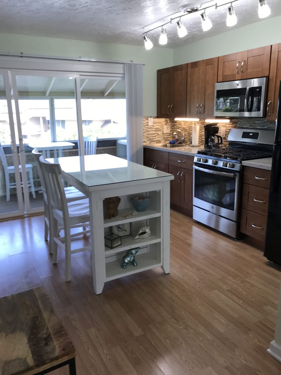 Kitchen with dining table