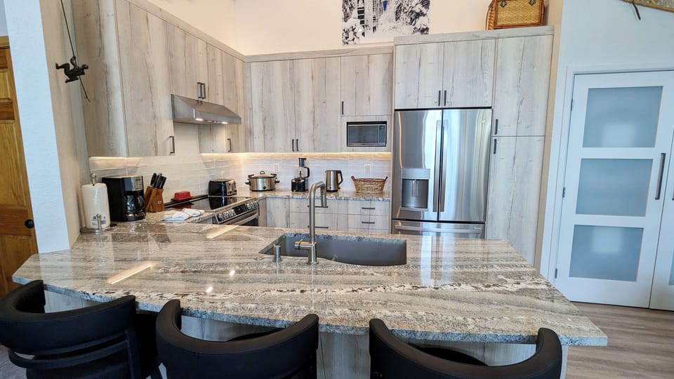 Beaver Creek West Condo A-4 kitchen with breakfast bar