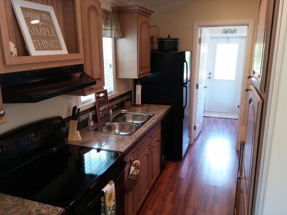 Kitchen view (looking towards Master BR & rear exit)