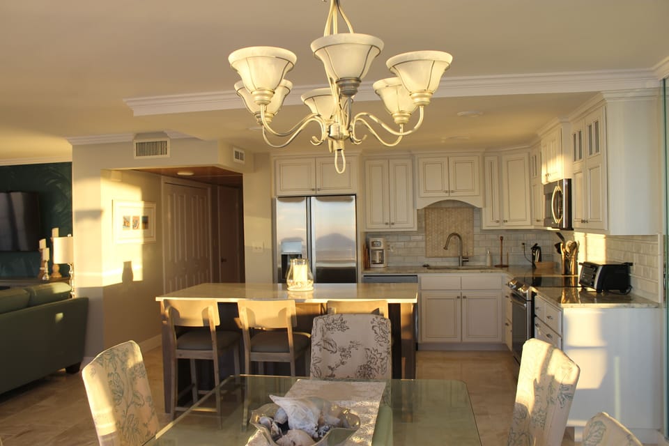 This new Kitchen is Stunning in every way