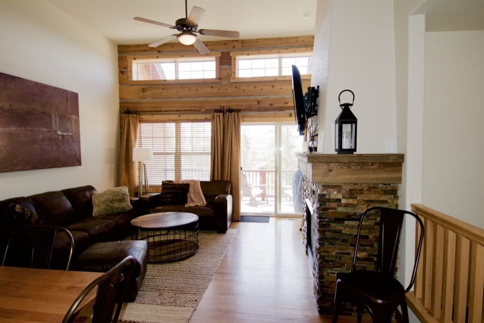 Access to upper patio/deck, views and outside grill
