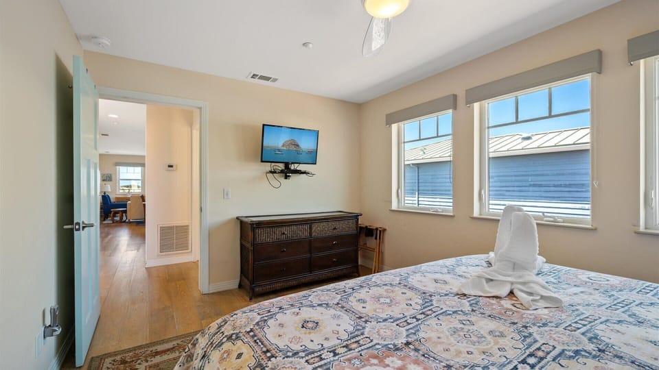 A nice and peaceful bedroom retreat