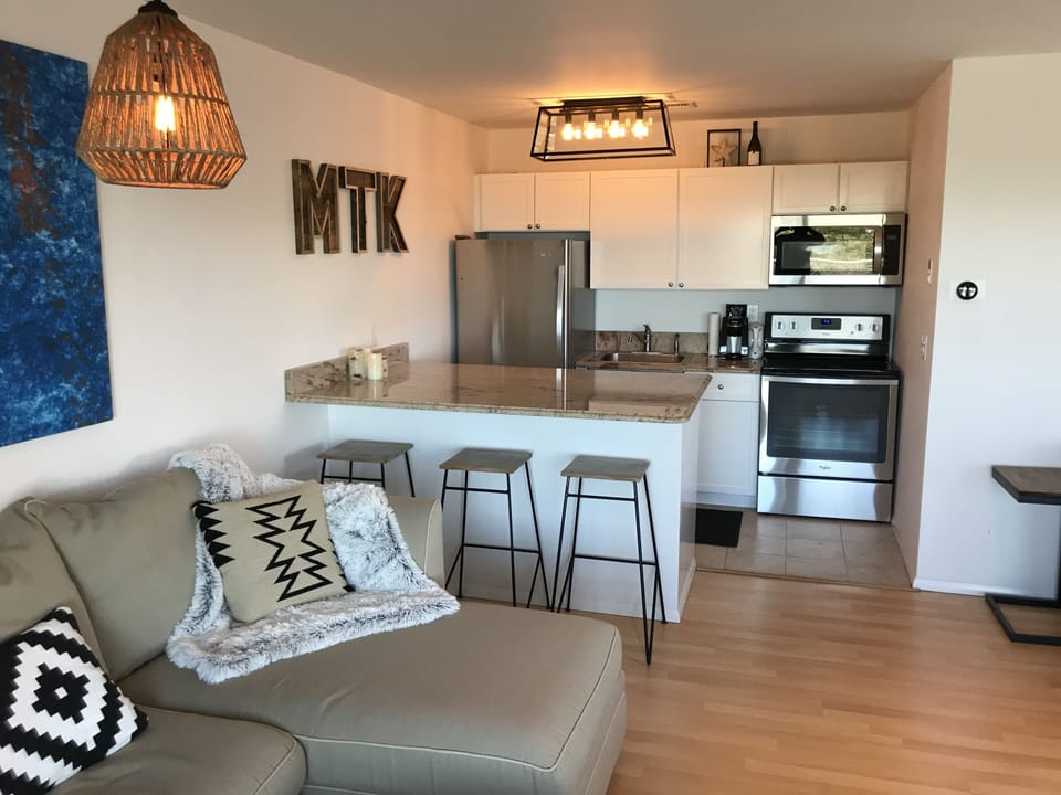 Fully equipped kitchen: new appliances, dishes, cookware and Keurig coffee maker