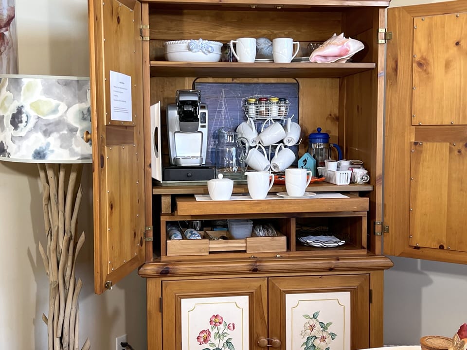 Dining room upper (street) level