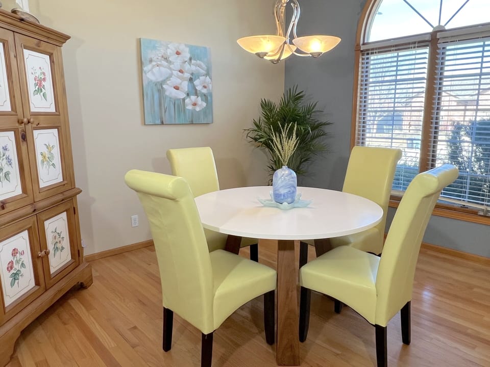 Dining room upper (street) level
