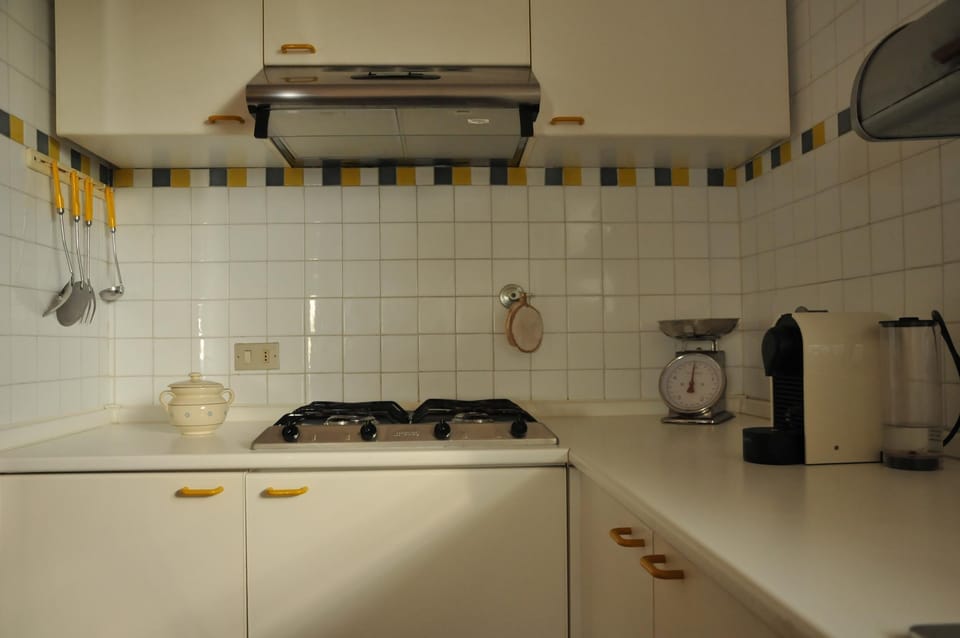 full equipped kitchen 