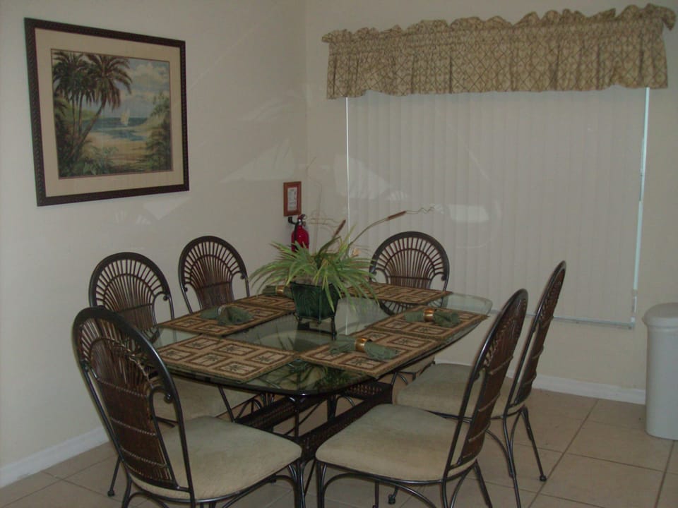 Kitchen Dining Area