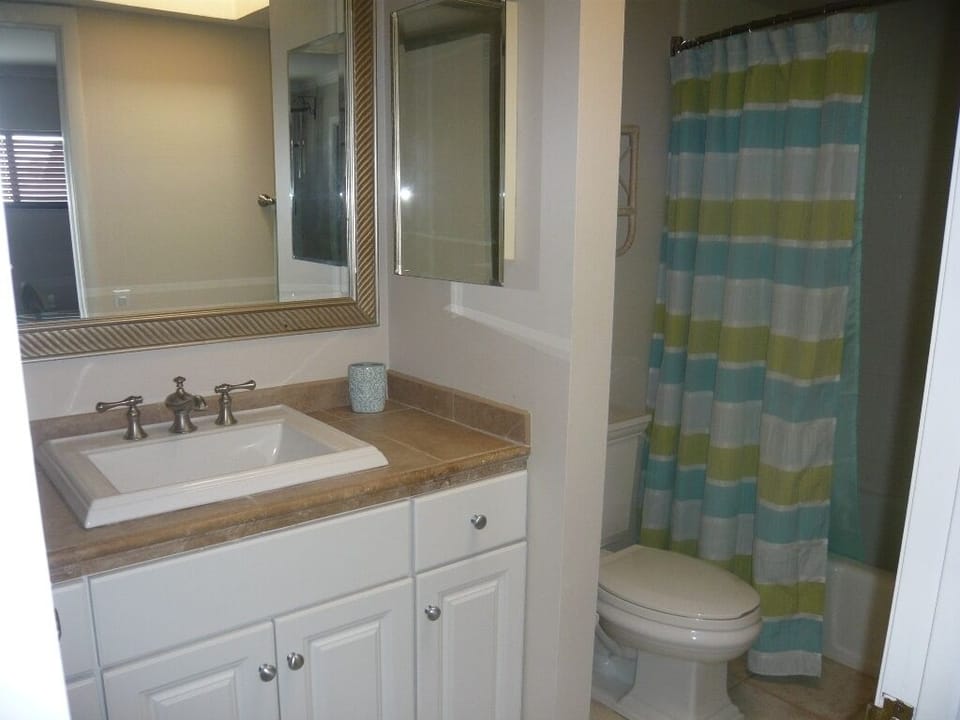 2nd Bedroom Private Bath