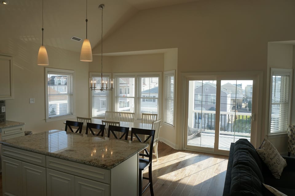 Kitchen table seats 8-9. There are also 4 bar stools on the island. 
