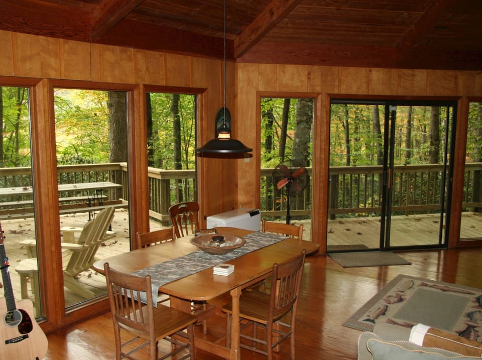 Enjoy a view of Mt Mitchell while you have a leisurely breakfast