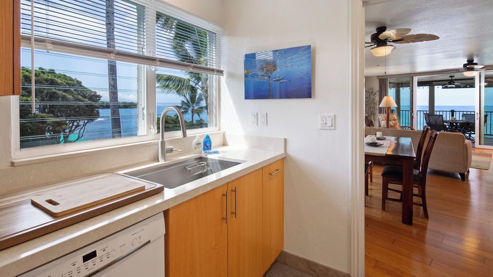 Full kitchen