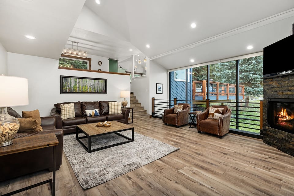Large living room to congregate with everyone.