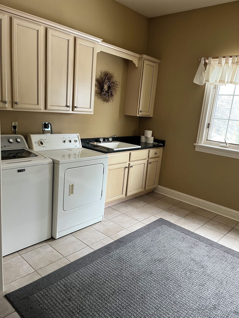 Expansive laundry room