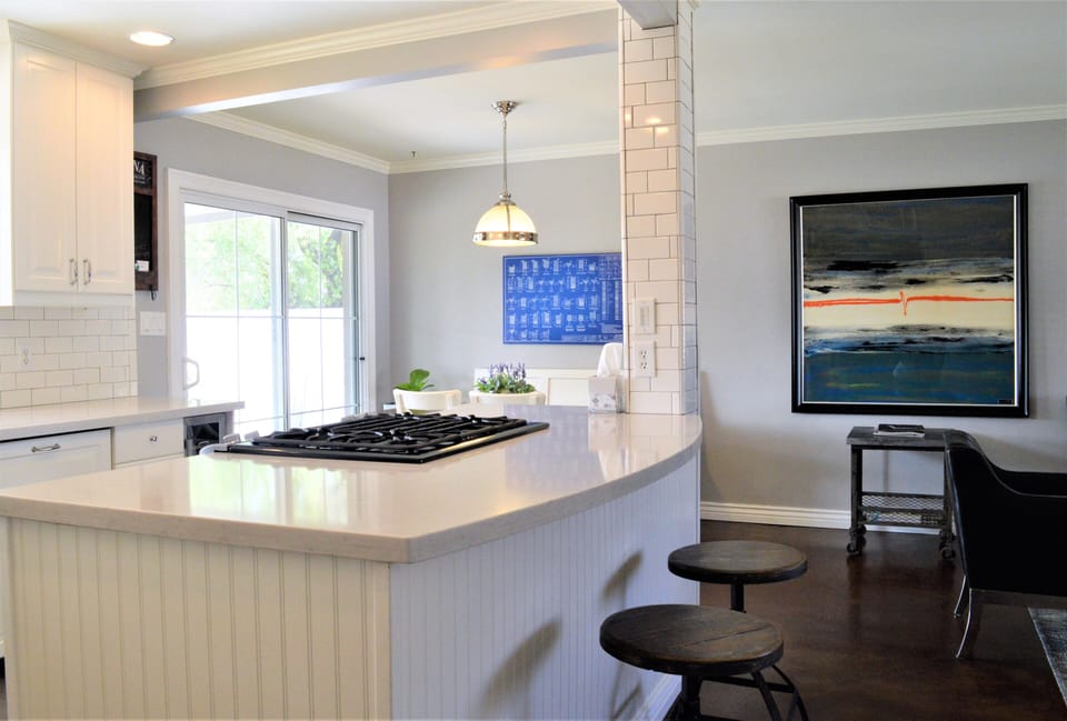 Kitchen Island - Gas Range 
