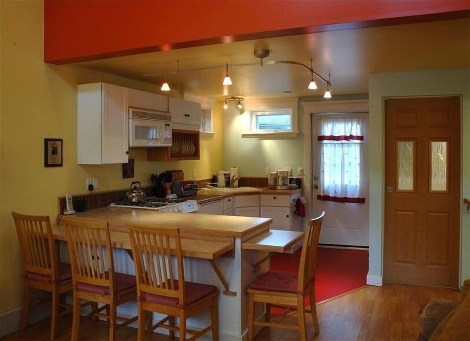 Another view of the kitchen