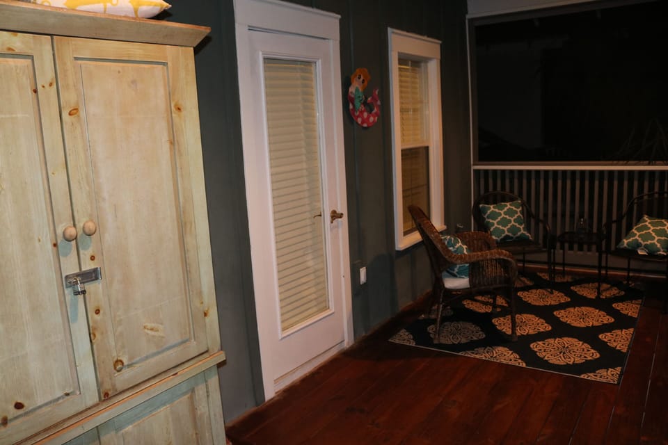 Second Floor
Screened Porch