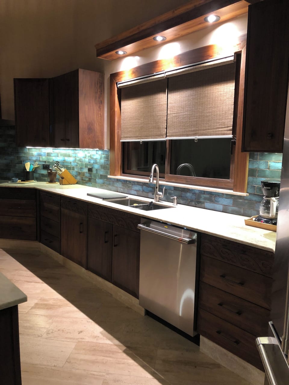 Kitchen counter with dishwasher
