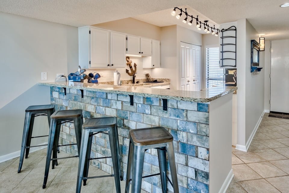 Kitchen area with everything you need to cook if you choose!