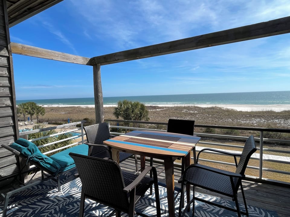 PRIVATE 3RD FLOOR BALCONY