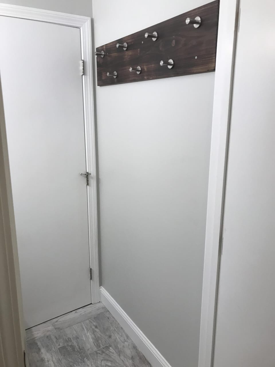 Full bath Towel rack (7 hooks, 4 more next to shower) 