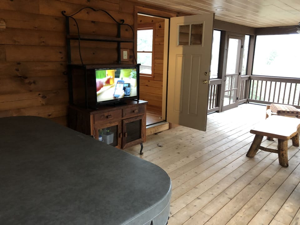 Hot tub in screened porch 
