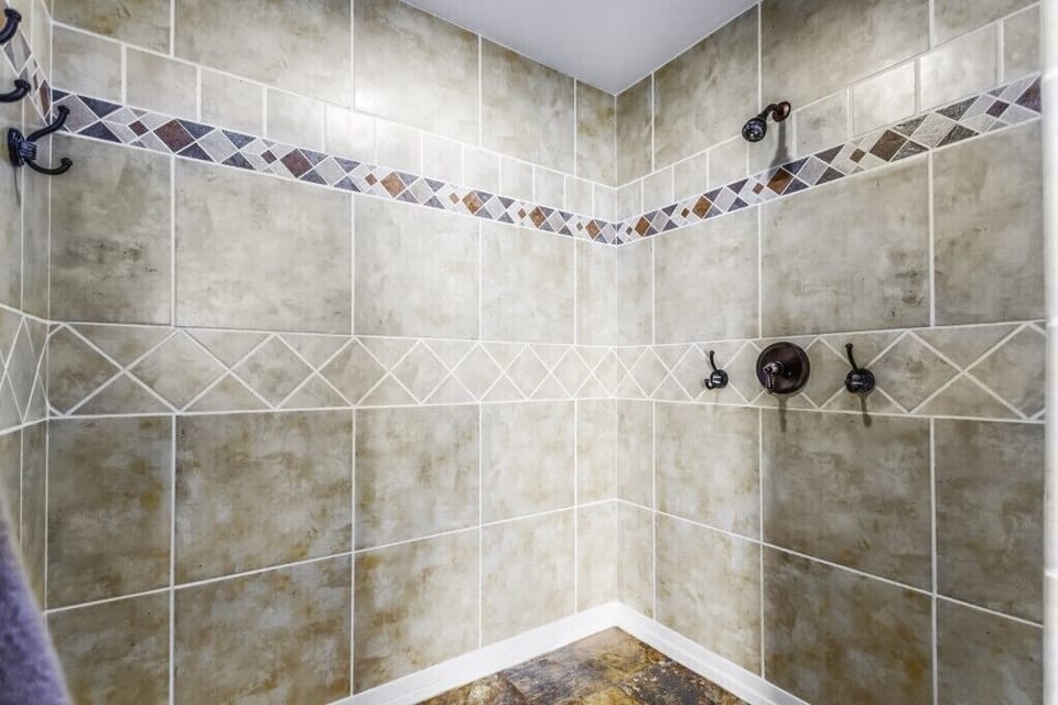 Upper Master Shower 5x7